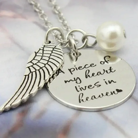 “A piece of my heart lives in heaven" necklace - Picture 3 of 8